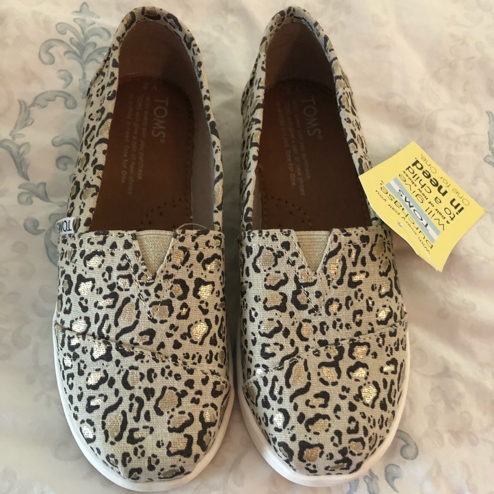Girls Toms Youth size 2